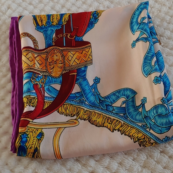 Scarv - Picture 3 of 4